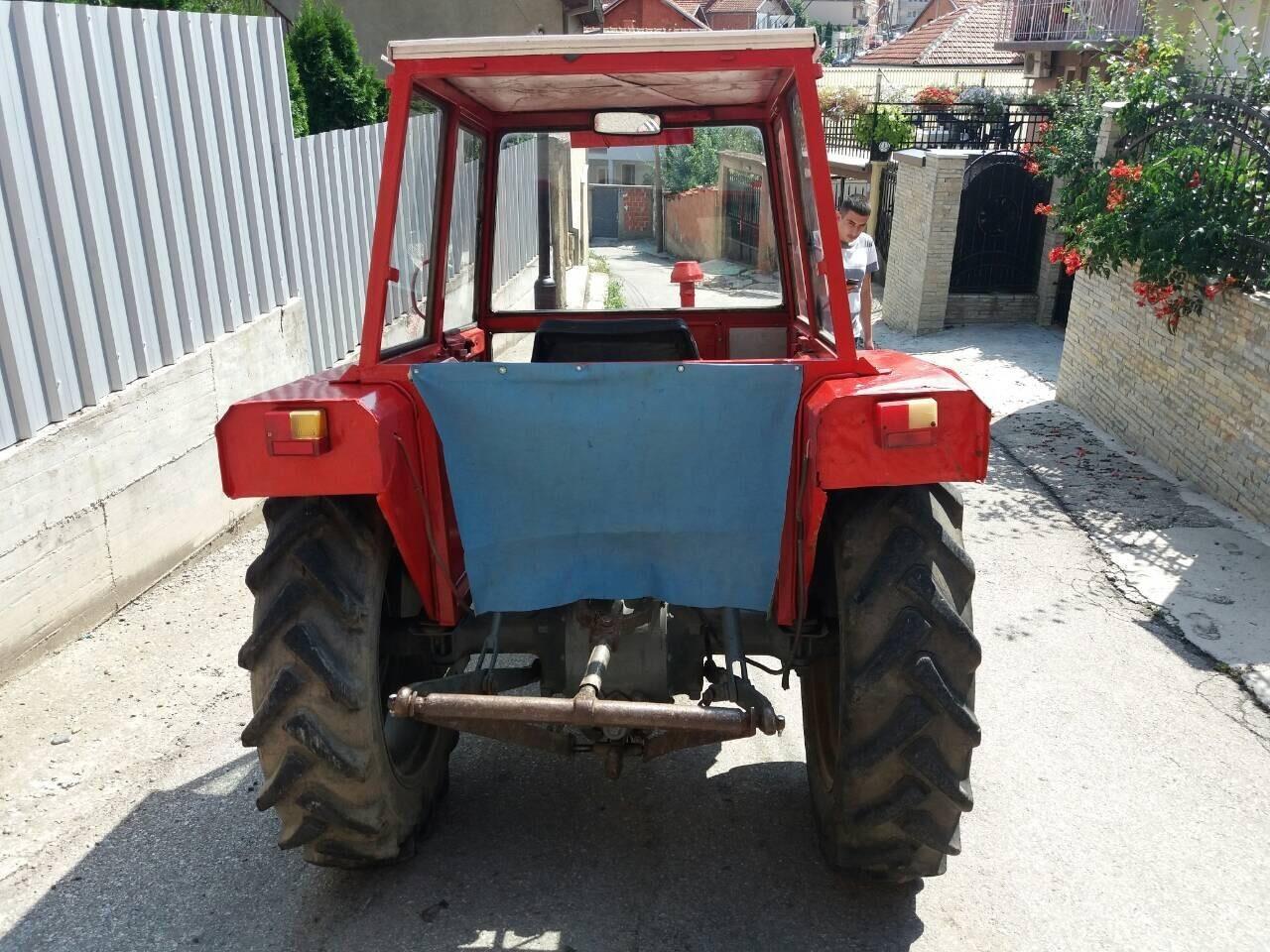 Traktor-imt-539