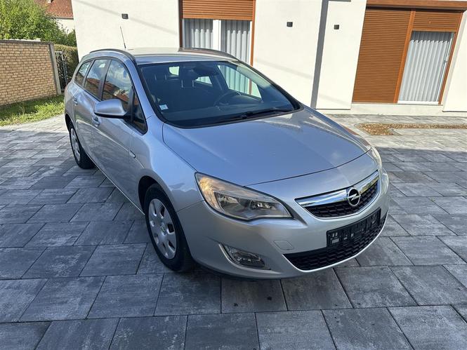 Opel. Astra.  2012