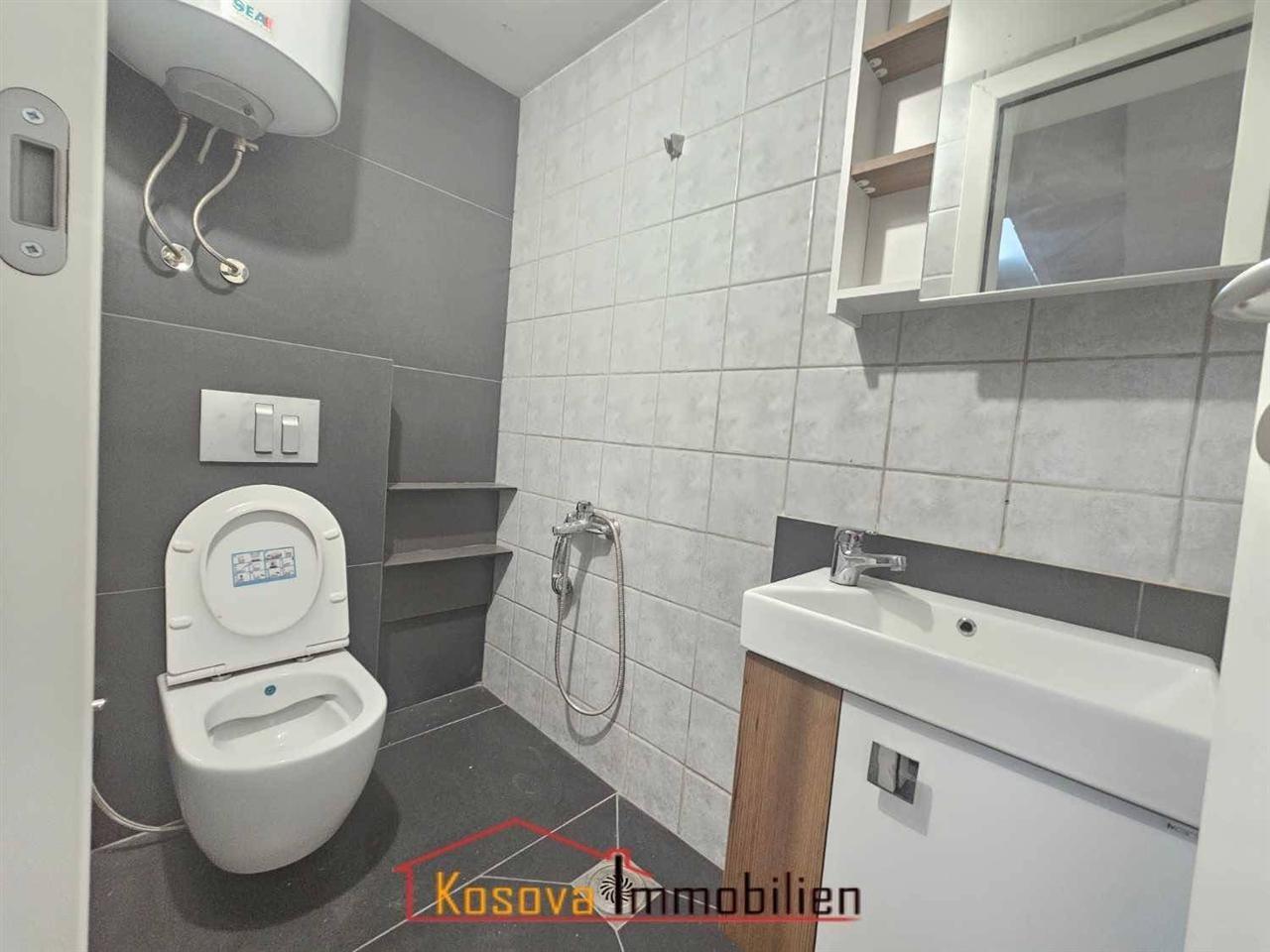 Ipet-banes-40m2-me-qira-me-super-cmim-te-katedralja