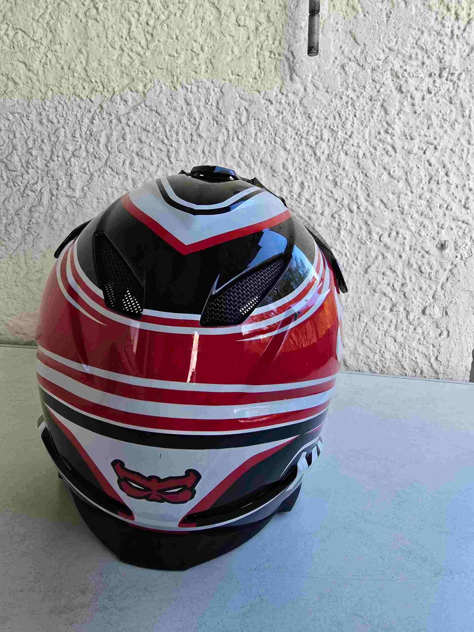 Shitet-helmeta-per-motorra