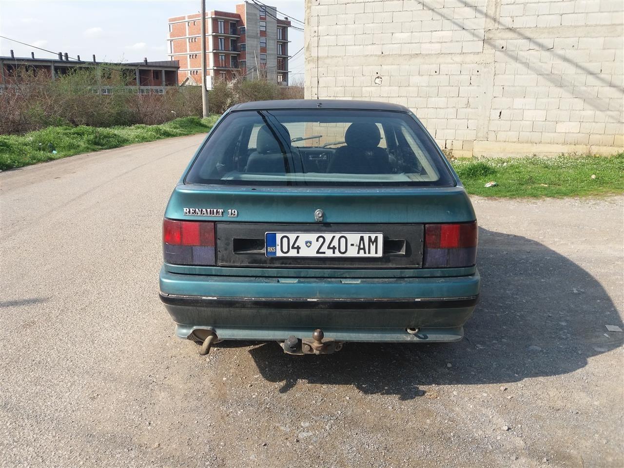 Renault-19