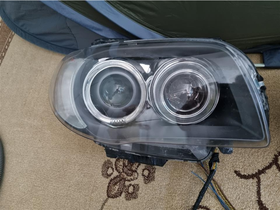 Fara-bi-xenon-BMW-1-serie-E87-E81