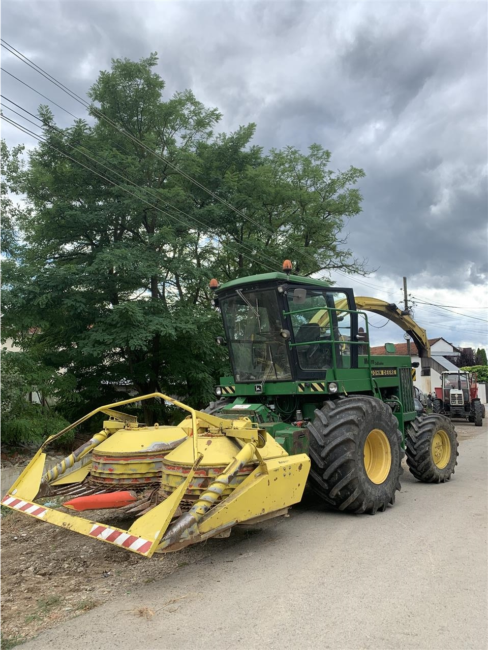 John-Deere-5830-