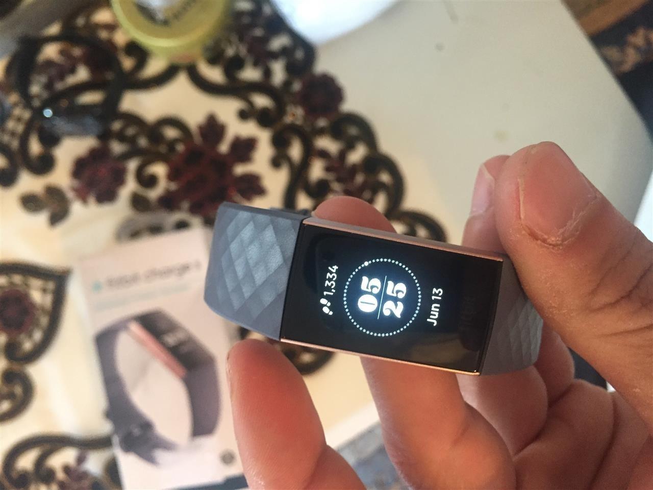Fitbit-charge-3--E-Shitur-