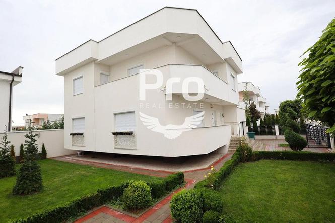 Shtëpi 320m2 në #SHITJE në ‘’Lagjen Jonë’’. 