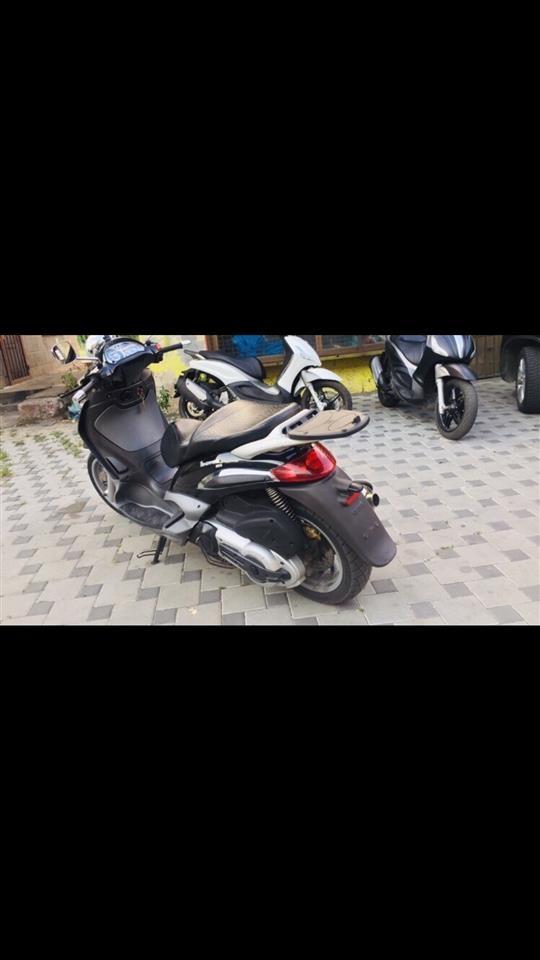 Piaggio-Beverly-500cc