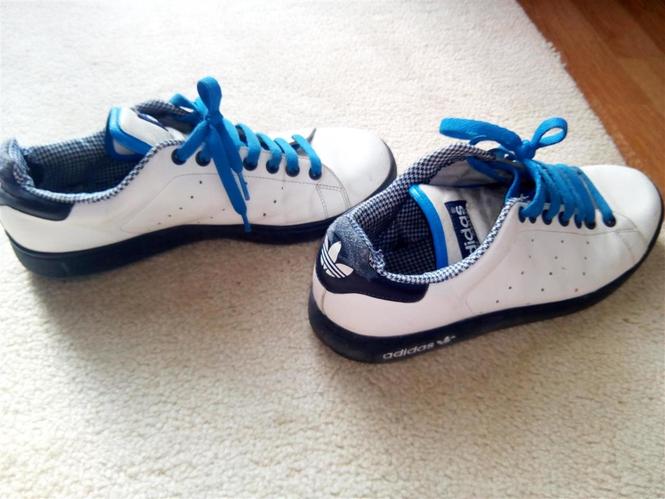 Adidas ( Stan smith)