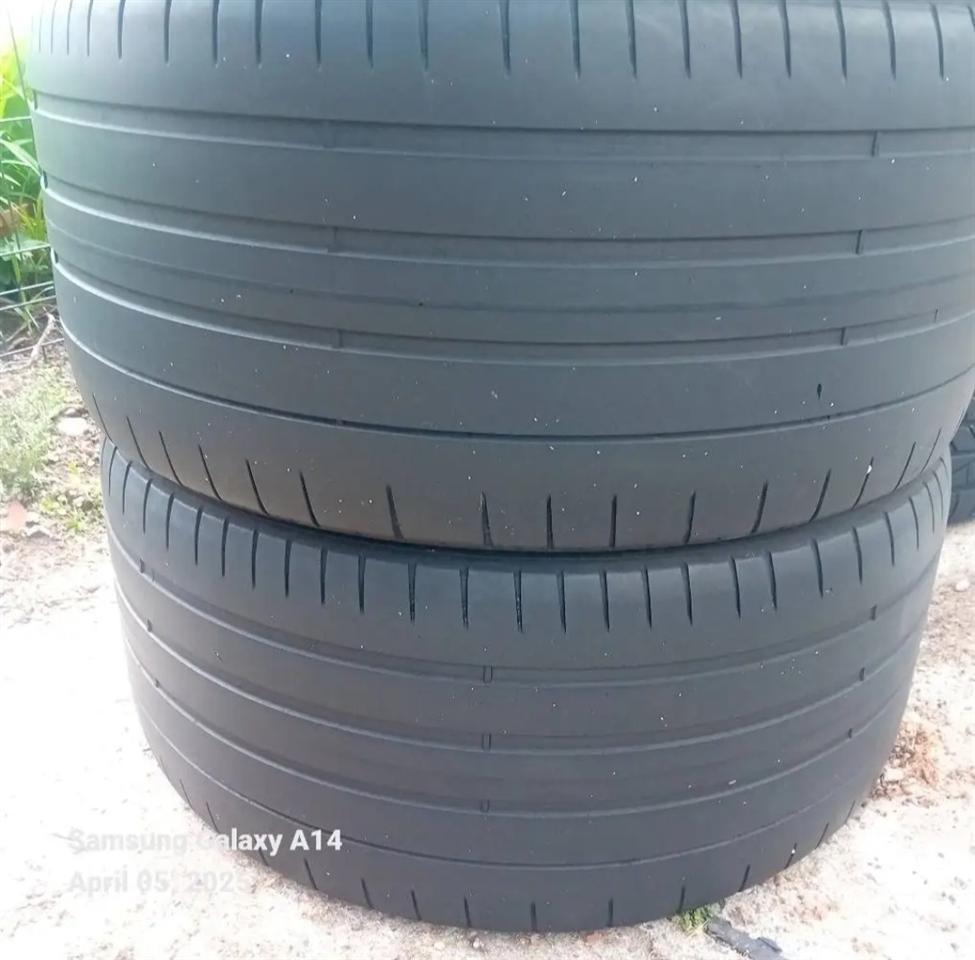 325-35-22-me-285-40-22-Pirelli-2023-