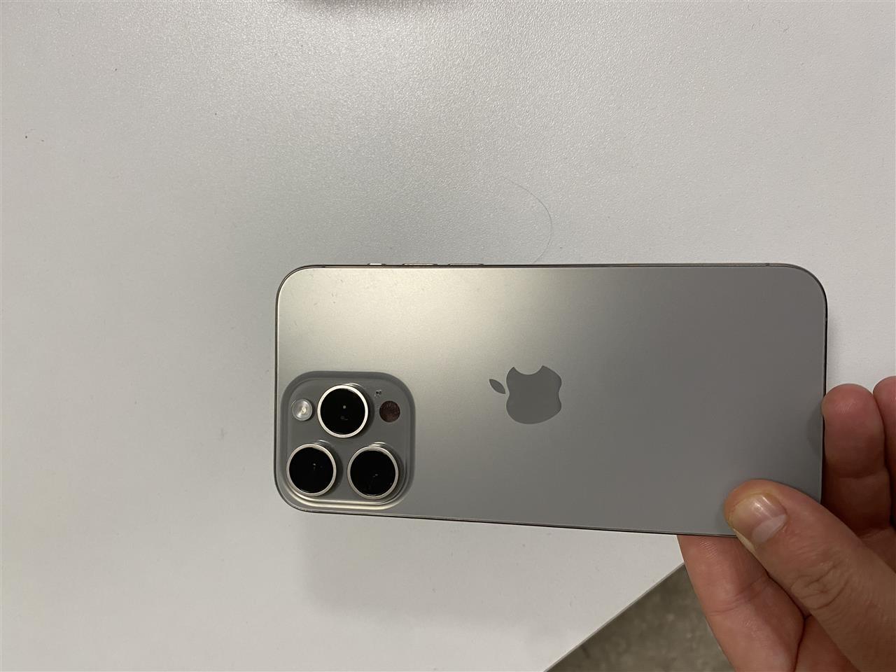 Iphone-15-pro-Max