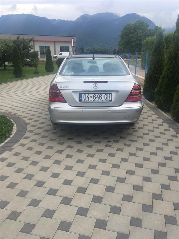 Mercedes-E320-