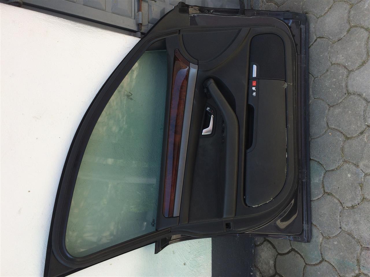 dera-e-par-e-audis-a8-D3