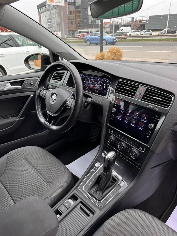 VW-E--GOLF-100--Elektrike--