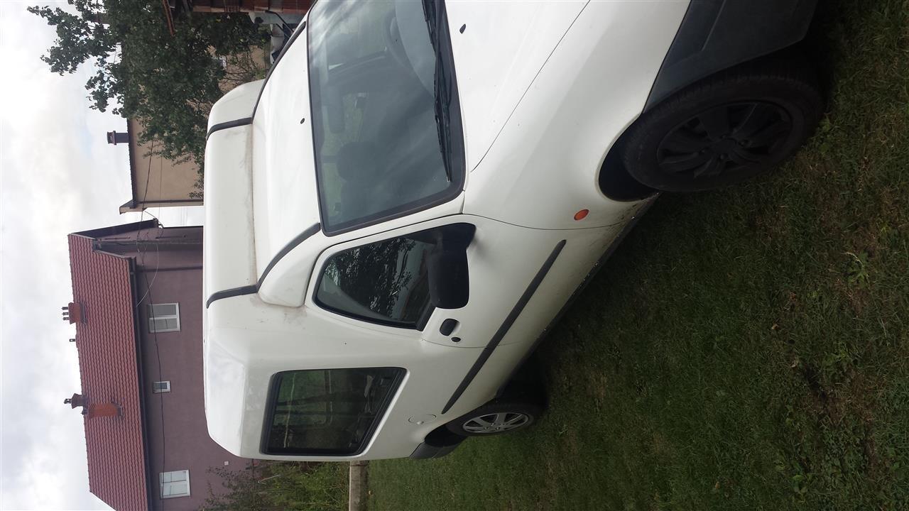 Shitet-ford-fiesta-2001-
