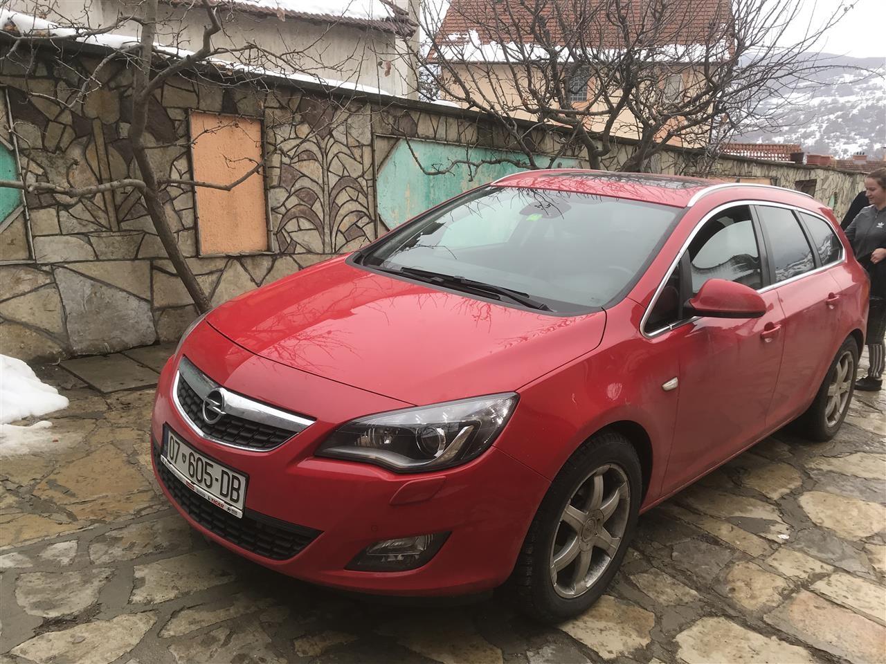 Opel-Astra-2011
