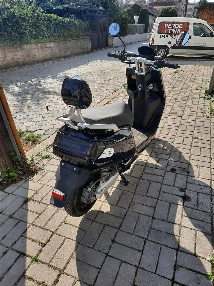 SCOOTER-ELECTRIC
