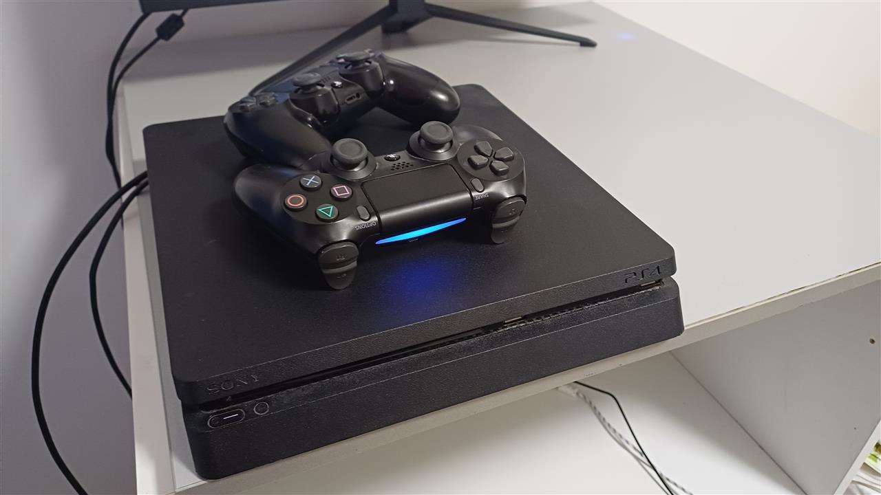 PlayStation-4-Slim