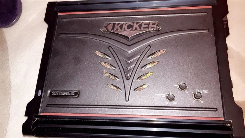 shes-KICKER