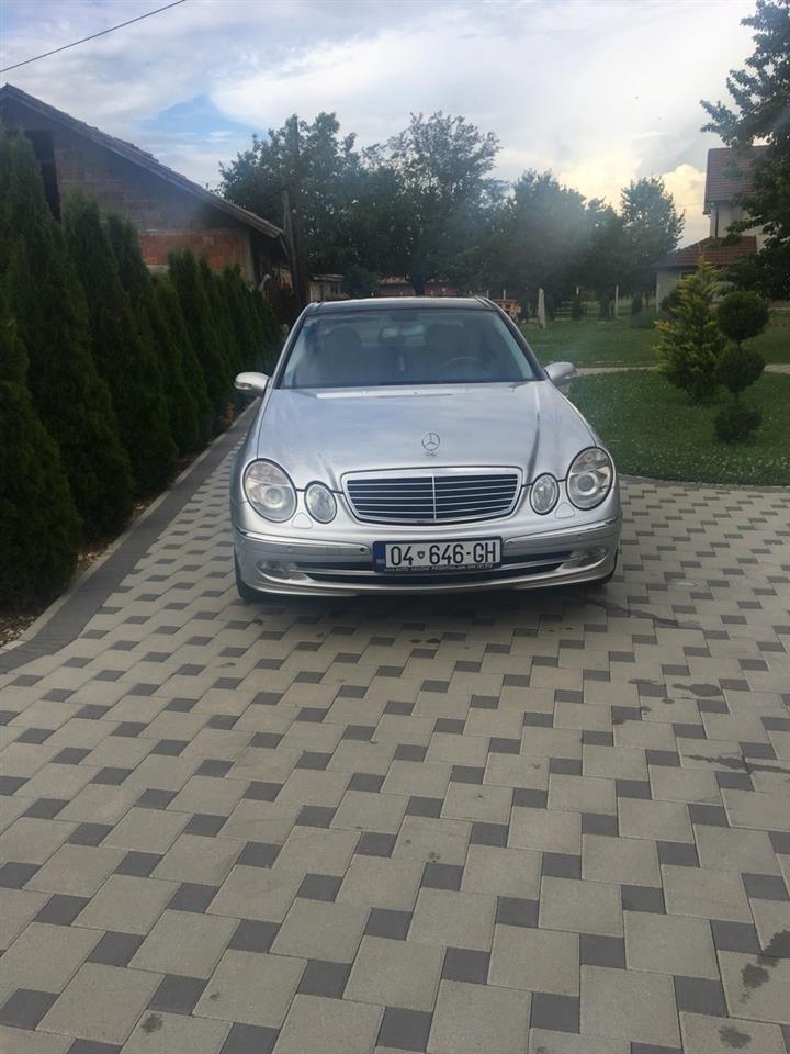 Mercedes-E320-
