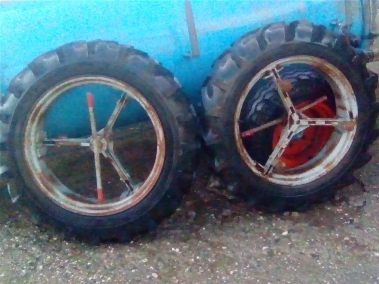 Gomat-e-traktorit