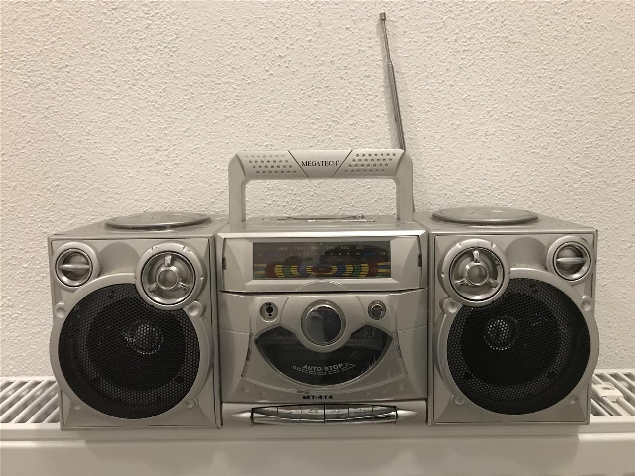 SHITET-Kasetofoni-Mega-Tech