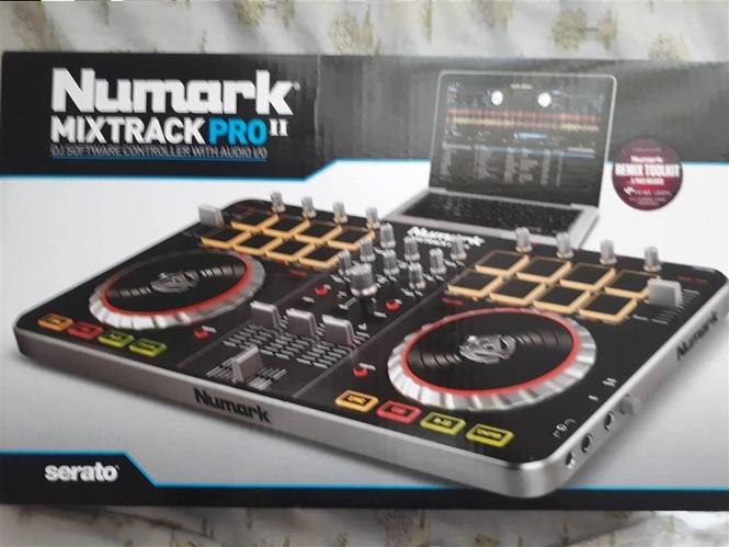 Numark Mixtrack PRO2