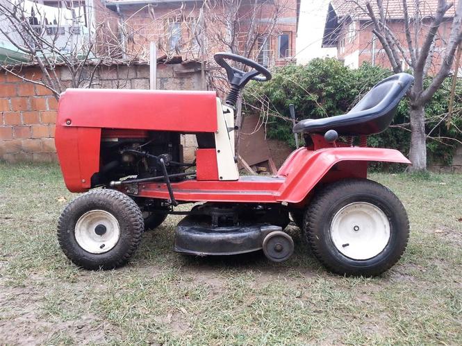traktor per kositje