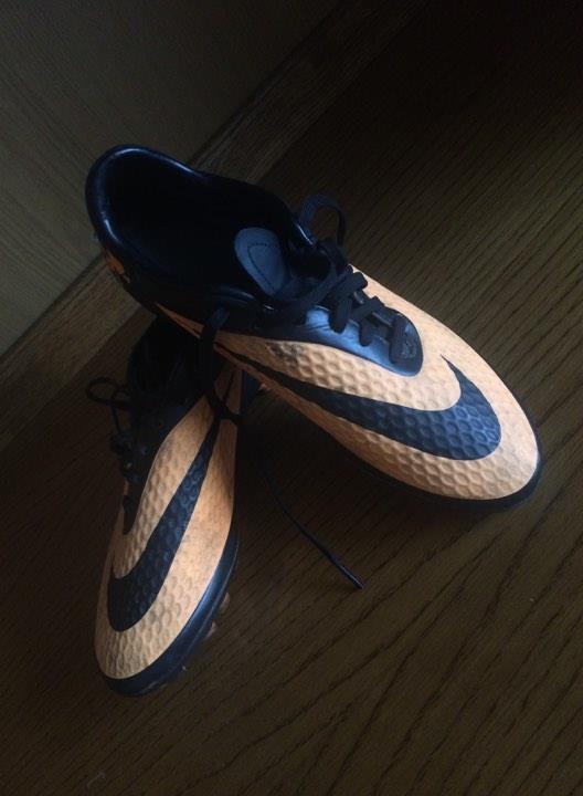 NIKE-Hypervenom