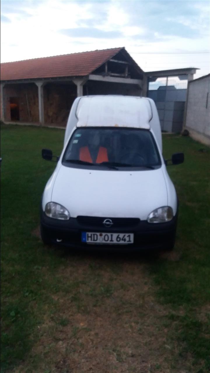 Opel-Combo--00