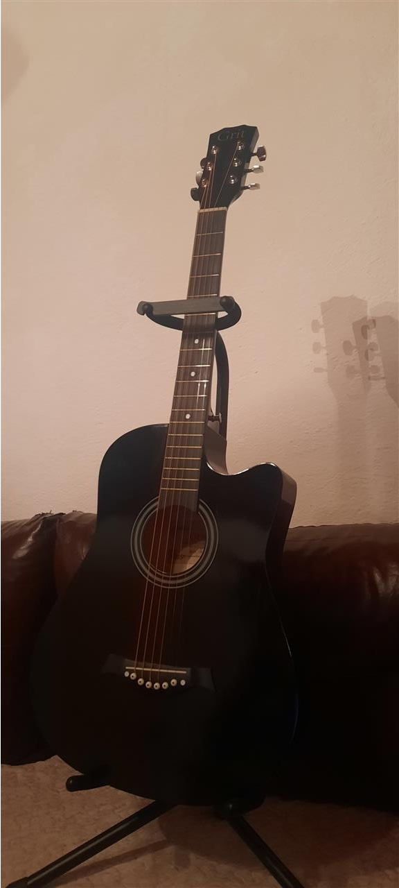 Gitare-akustike-e-re-