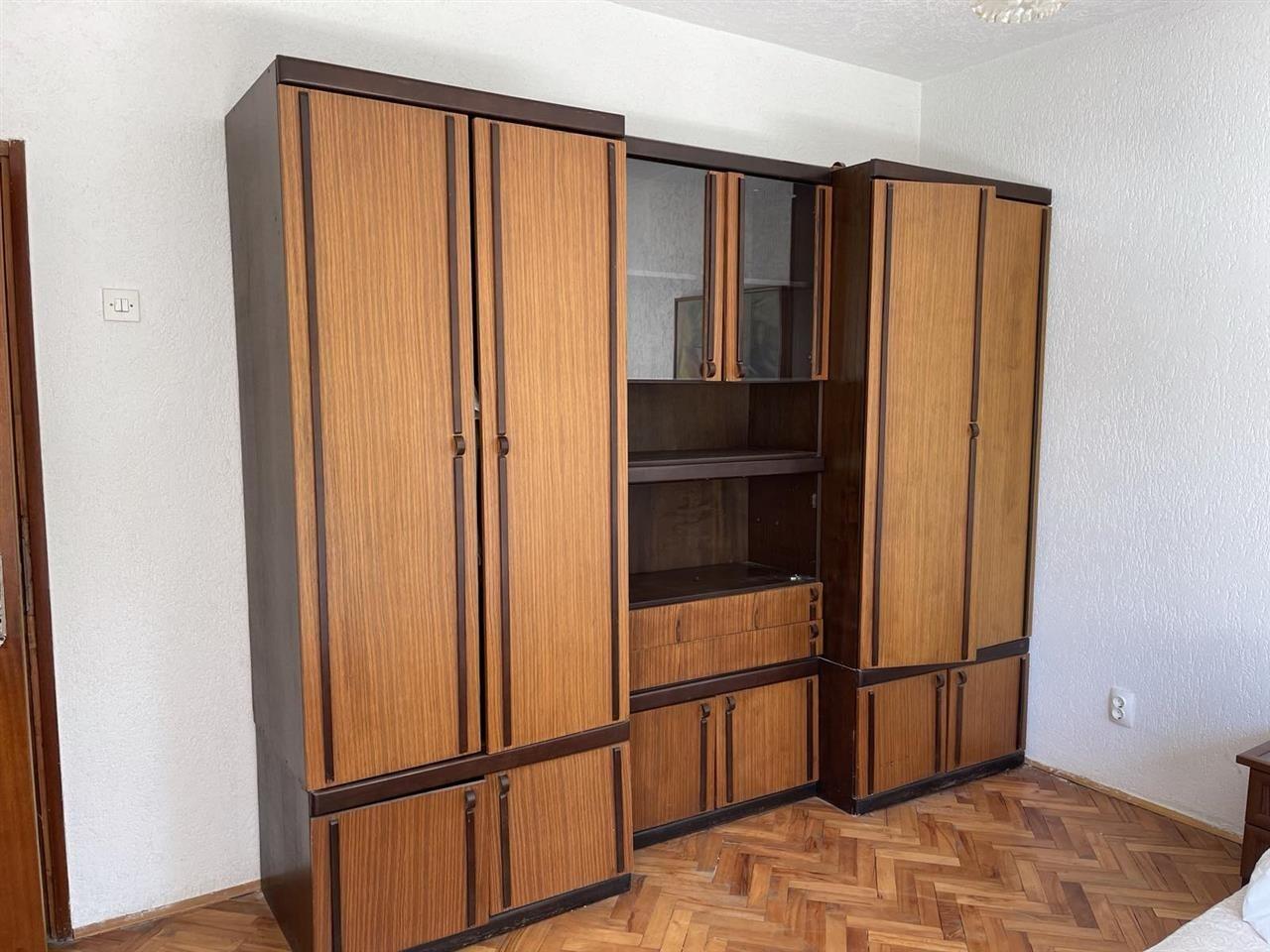 Regall-kuzhin-