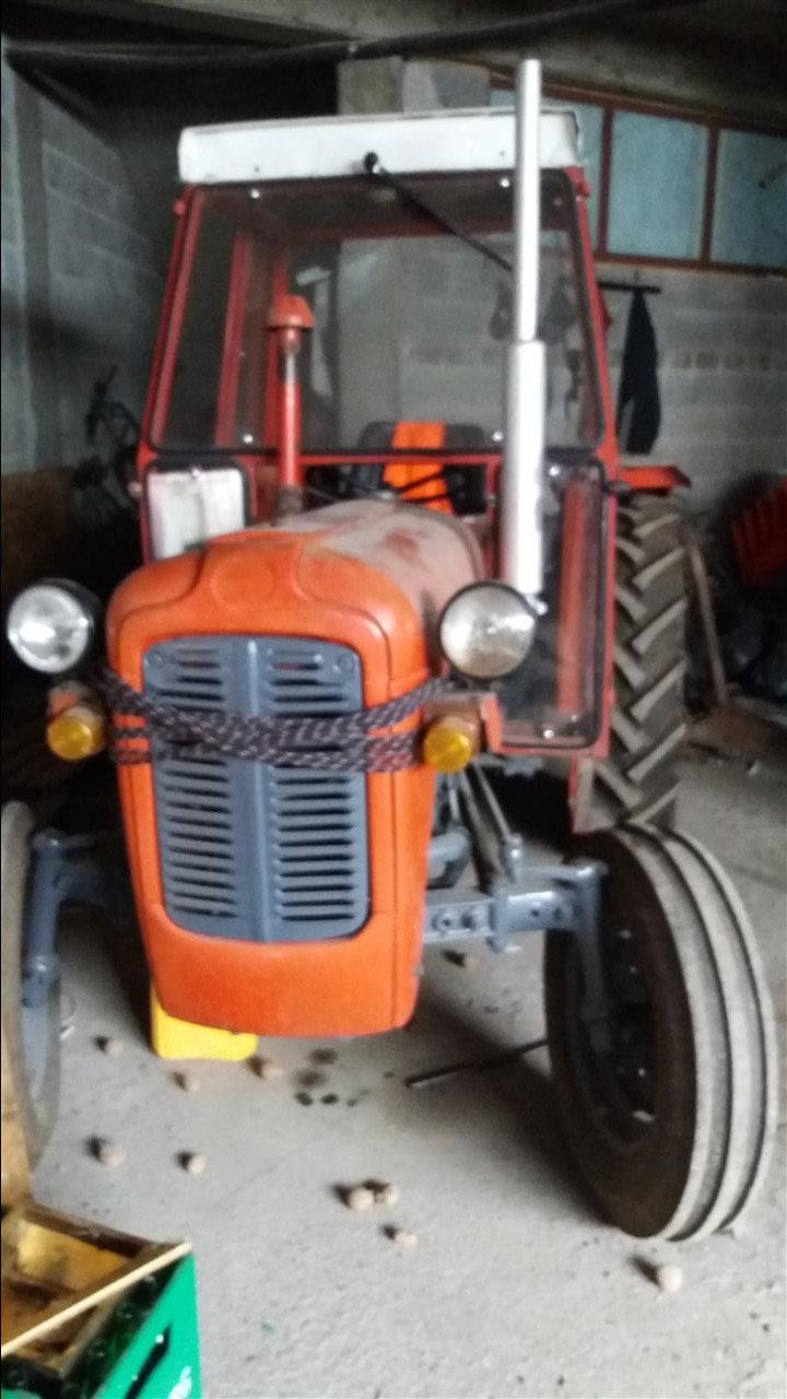Traktor-imt539