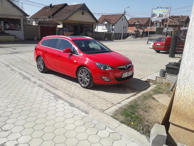 Opel Astra 2011