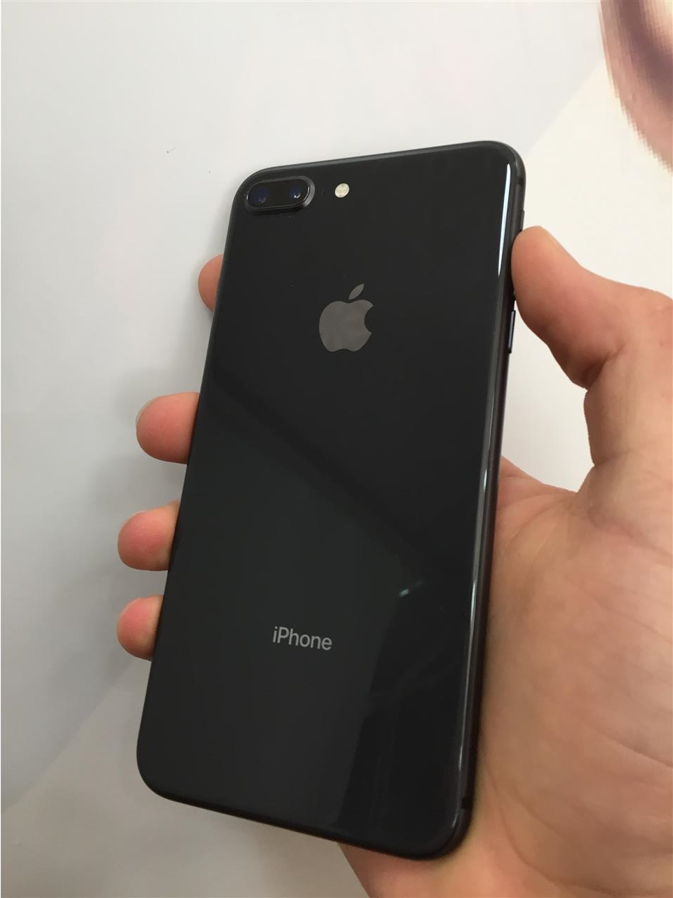 Shes-iPhone-8-plus-64GB-