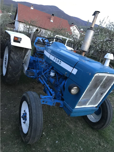Traktor Ford 
