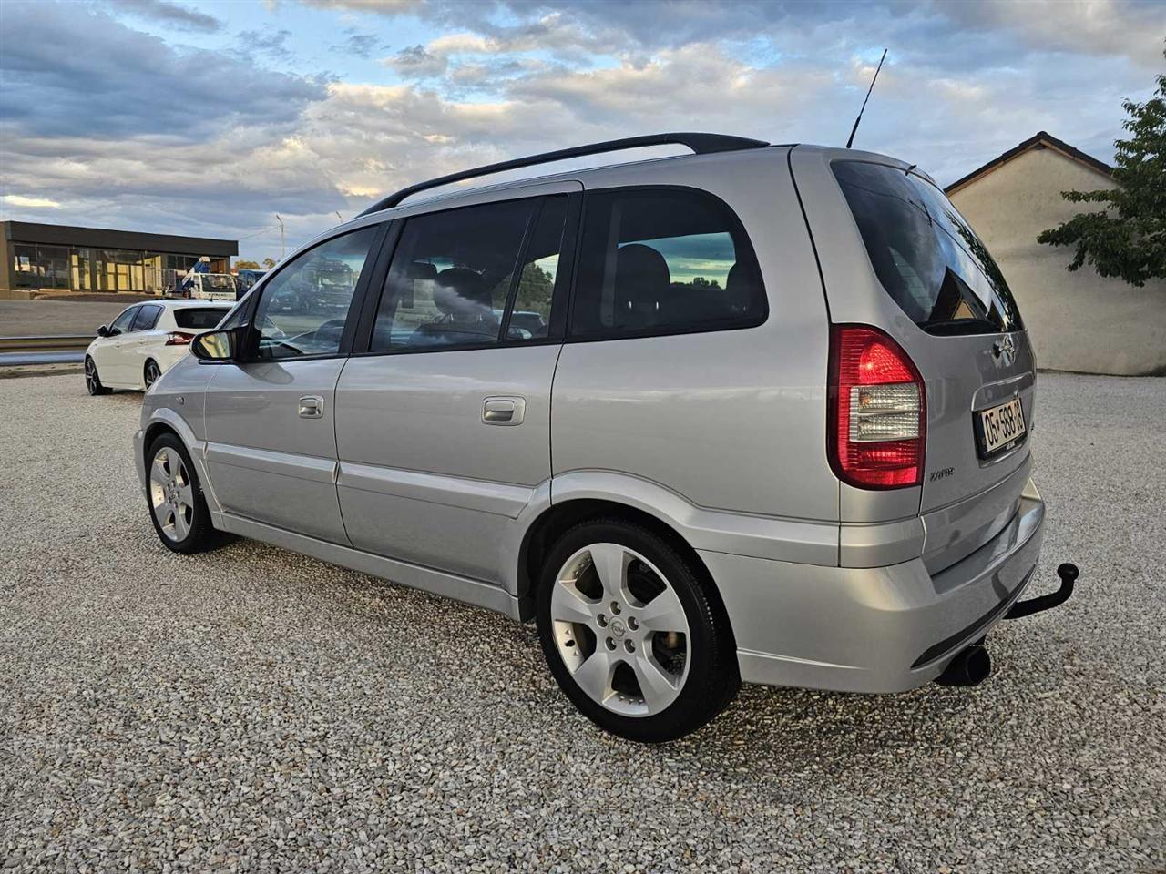 Opel-Zafira-2-2-Opc
