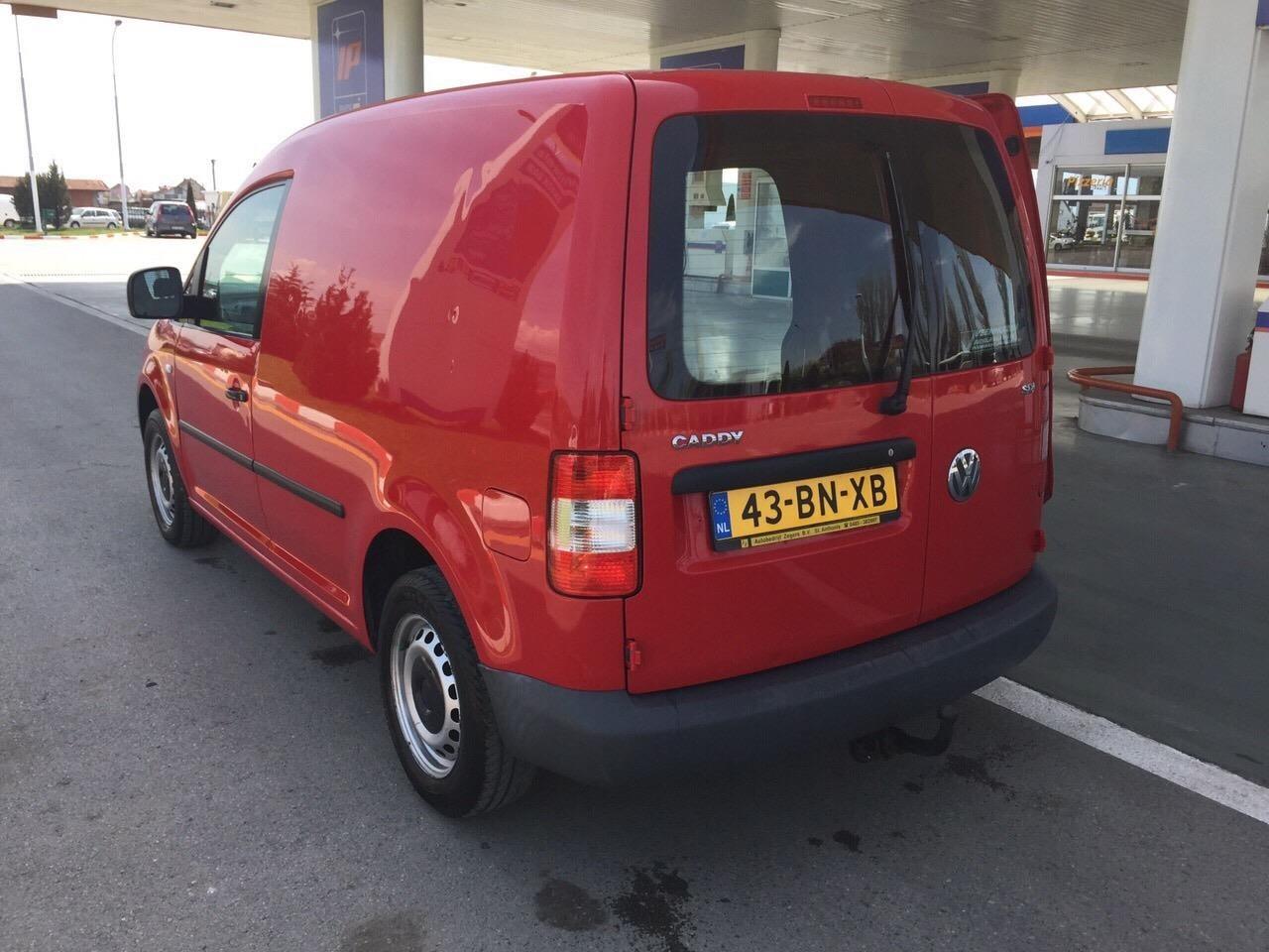 VW-Caddy--04