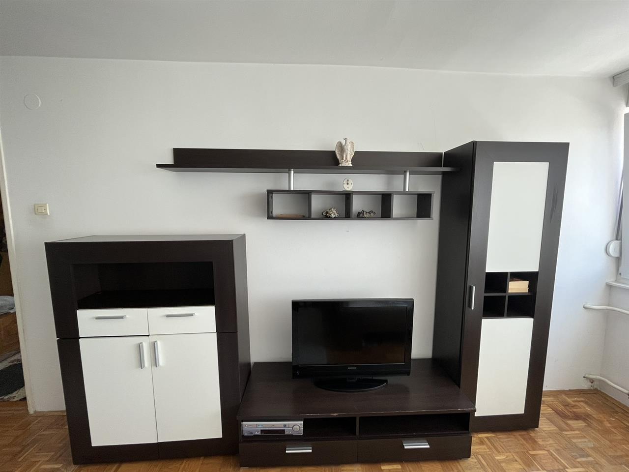 Komodine-Salloni-