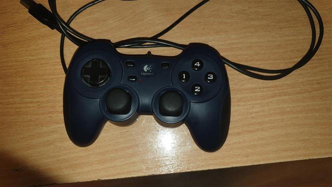 Logitech Joystik 