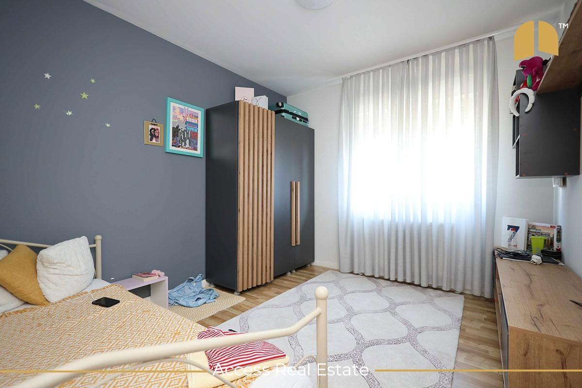 Banesë-në-SHITJE-me-FLETË-POSEDUESE---3-dhoma-gjumi---Rruga