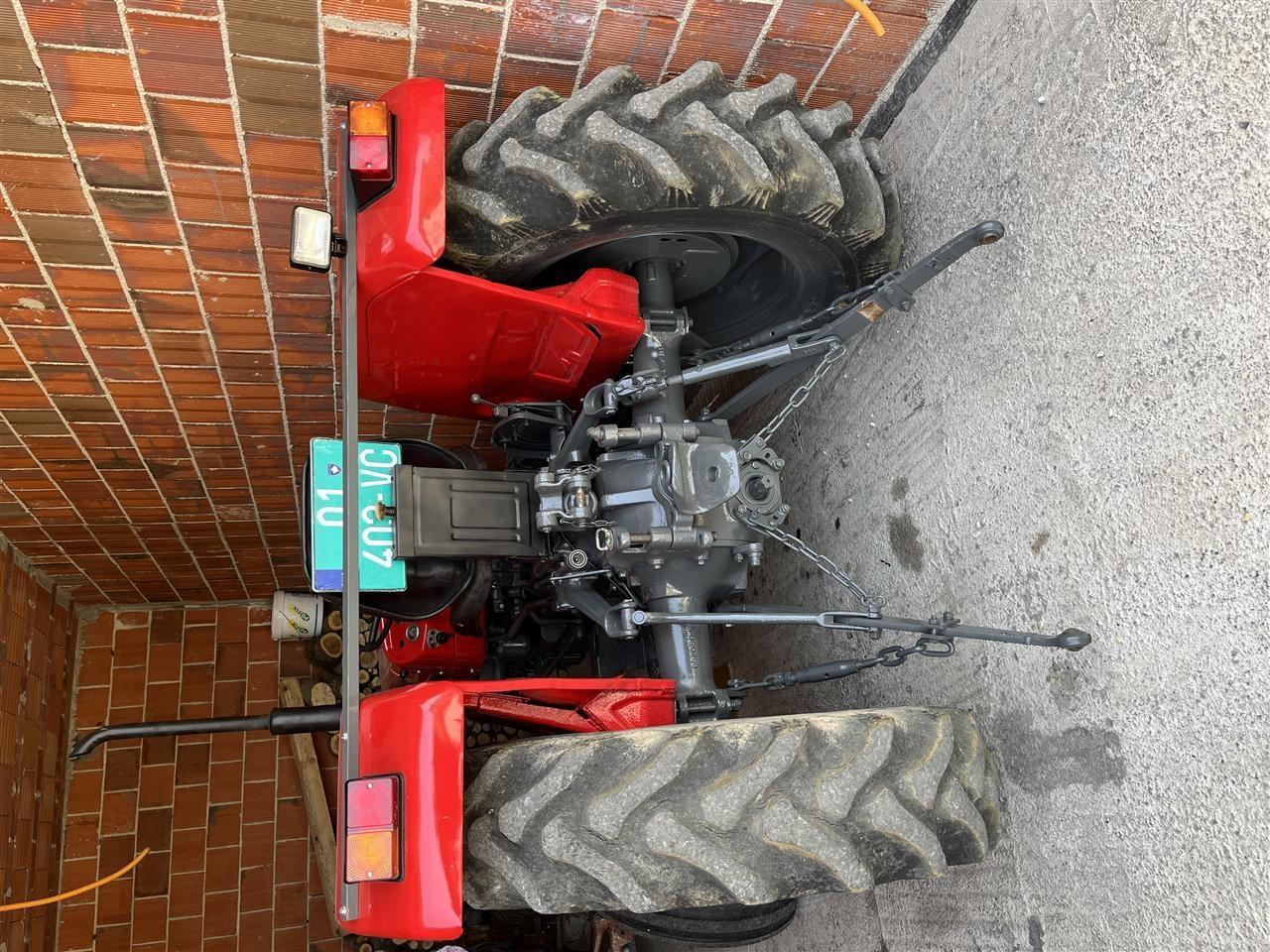 Massey-Ferguson-133