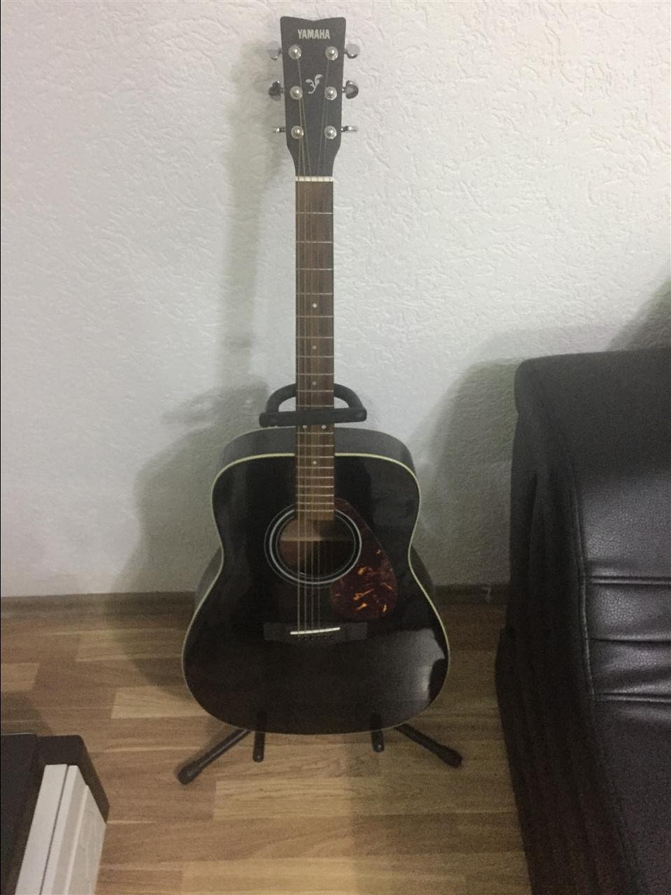 Gitare-akustike