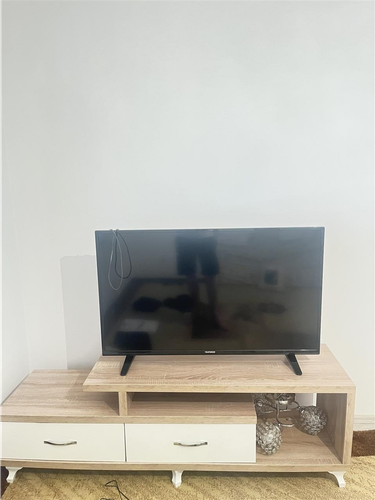 Shitet TV dhe komoda