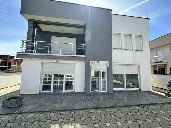LINA-Shiten Shtepite 2kateshe me 4.35ari oborr Ferizaj