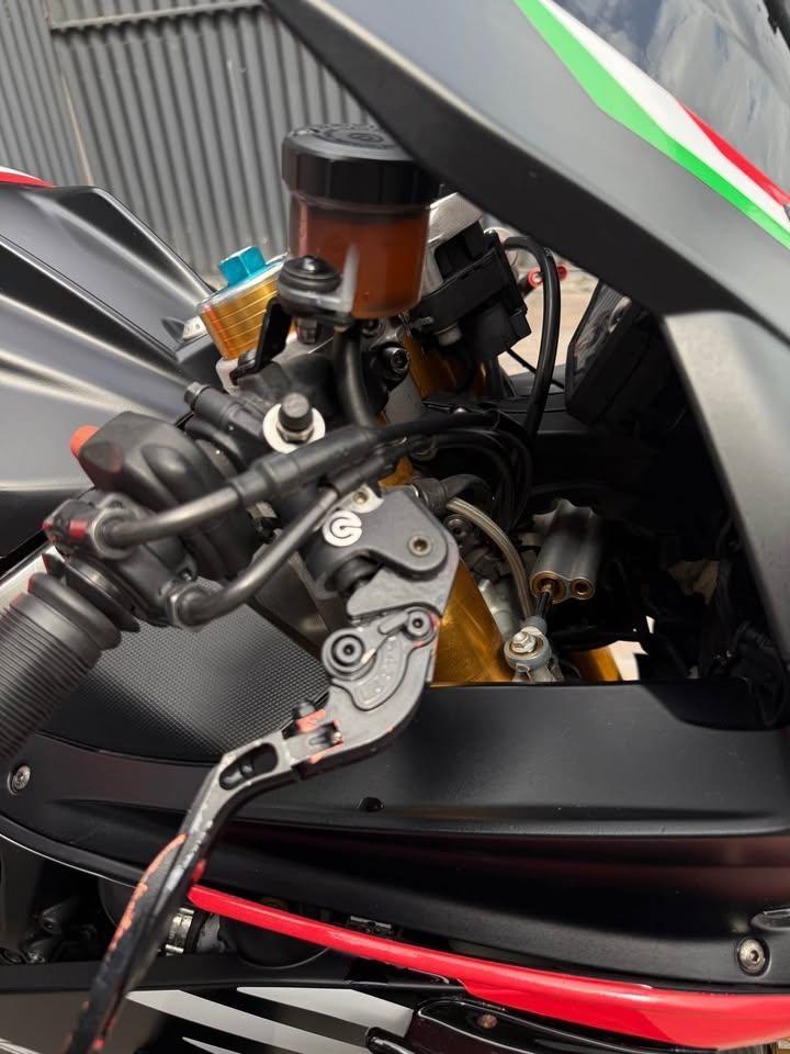 Aprilia-RSV4-Factory-1000cc