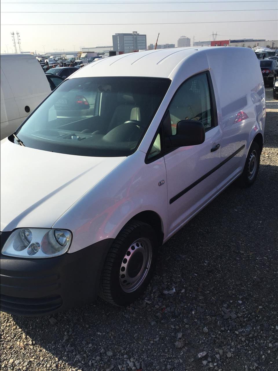 VW-Caddy--05