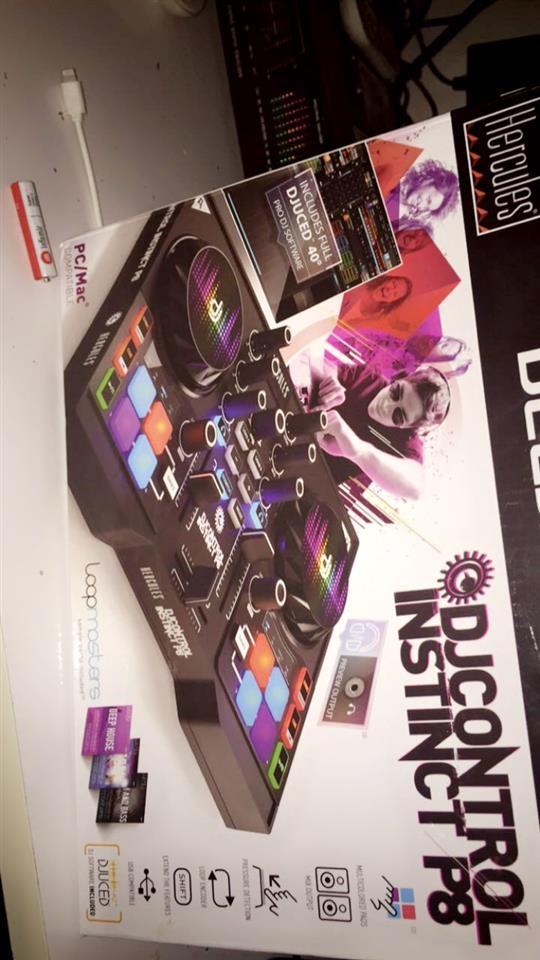dj-controller-instict-p8