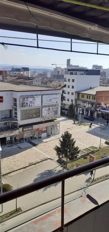 100euro-Banesa-ipet-me-qera-KEKU-perball-sh-Mallrave-
