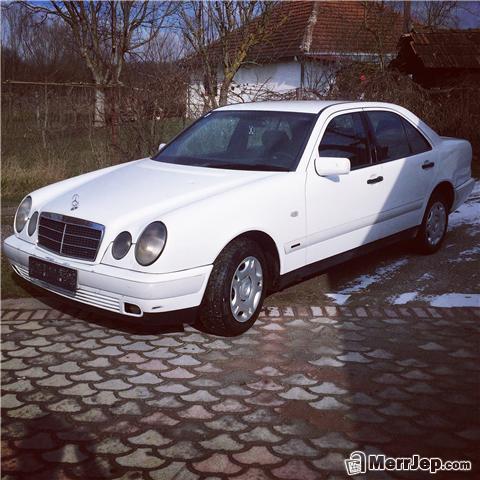 Mercedes-Benz--E220-U-SHIT-