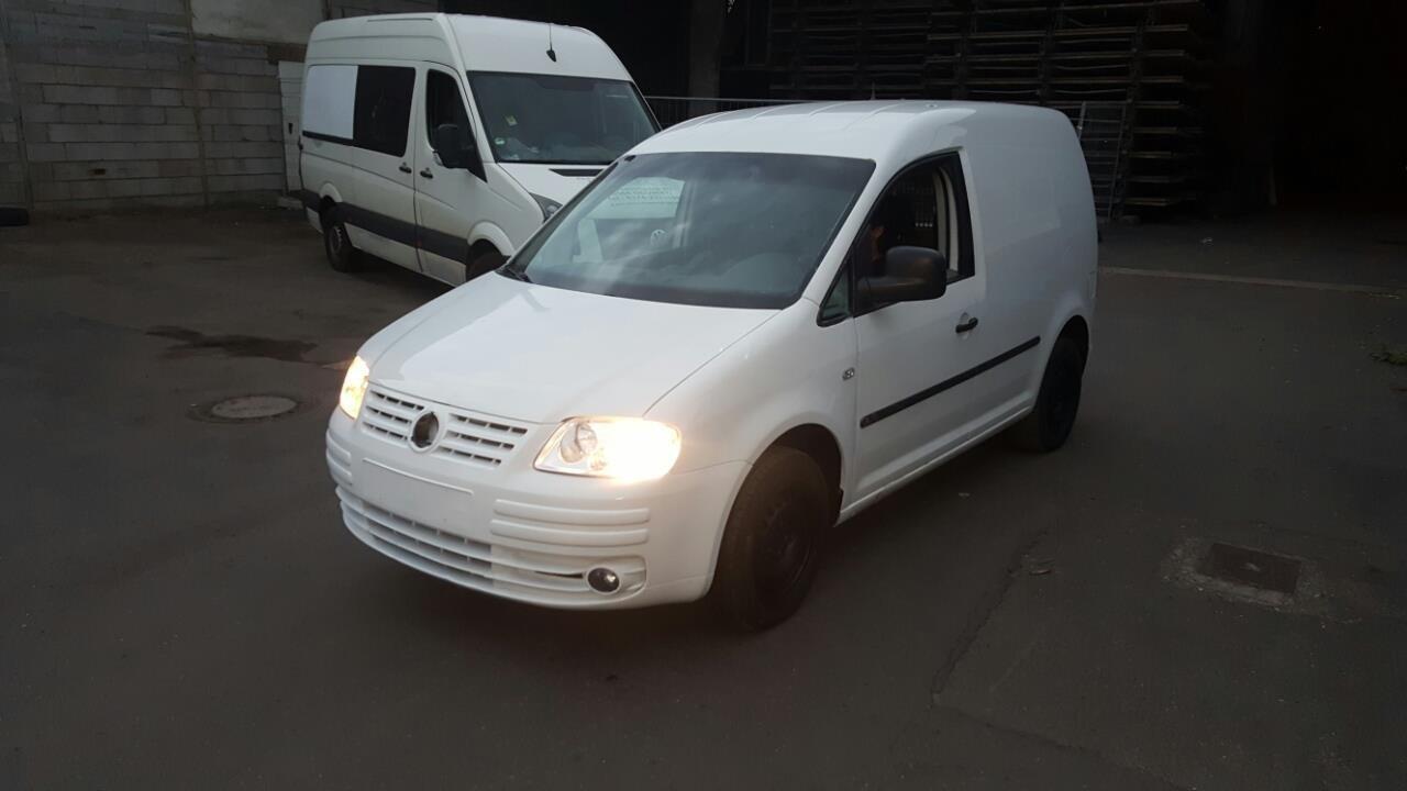 VW-Caddy--04-