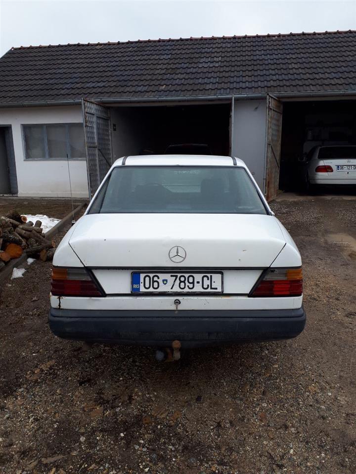 Mercedes-E200